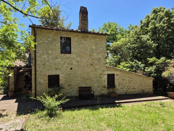 casa indipendente in vendita a Calvi dell'Umbria in zona Poggiolo