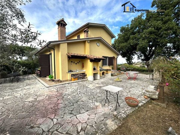 casa indipendente in vendita a Calvi dell'Umbria