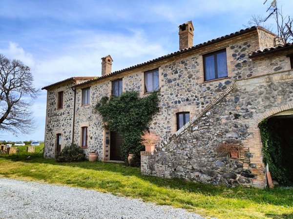quadrivano in vendita a Castel Giorgio