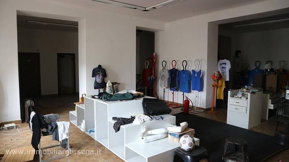 locale commerciale in vendita a Castel Giorgio