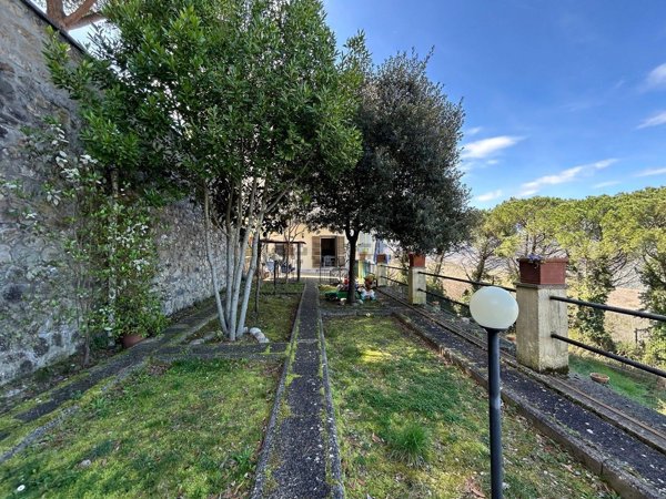 appartamento in vendita a Castel Viscardo in zona Monterubiaglio