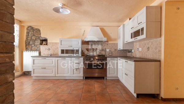 appartamento in vendita a Castel Viscardo in zona Monterubiaglio