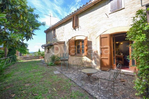 casa indipendente in vendita a Fabro