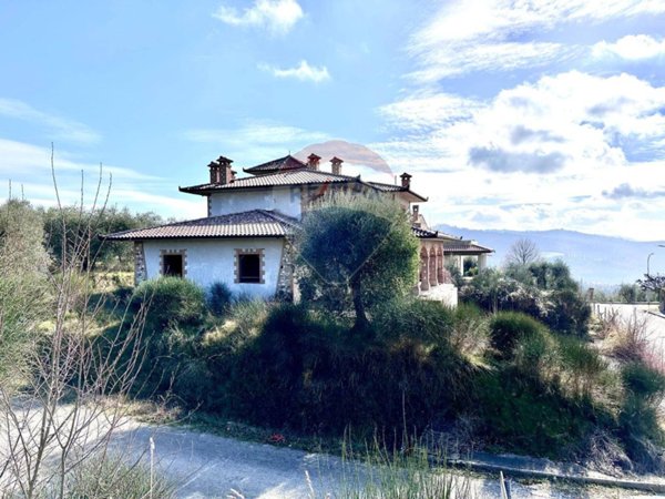 casa indipendente in vendita a Fabro