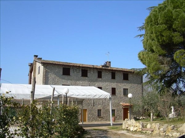 casa indipendente in vendita a Fabro