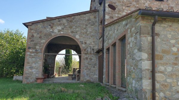 casa indipendente in vendita a Fabro