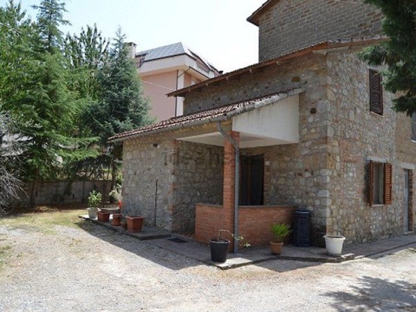 casa semindipendente in vendita a Fabro