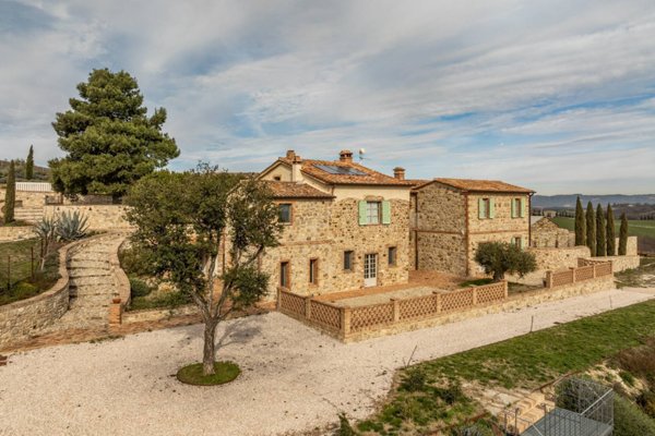 casa indipendente in vendita a Fabro