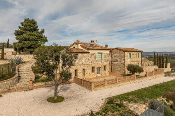 casa indipendente in vendita a Fabro