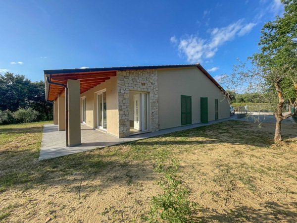 casa indipendente in vendita a Fabro