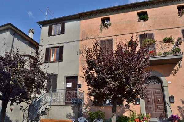 casa indipendente in vendita a Fabro