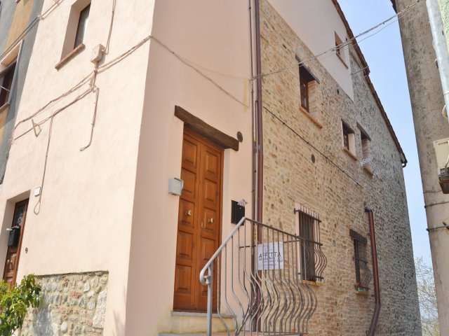 casa indipendente in vendita a Fabro
