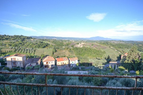 casa indipendente in vendita a Fabro