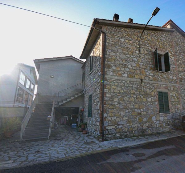 casa indipendente in vendita a Fabro