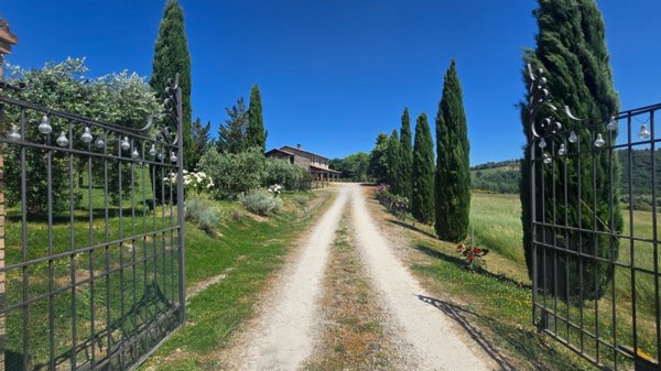 casa indipendente in vendita a Fabro