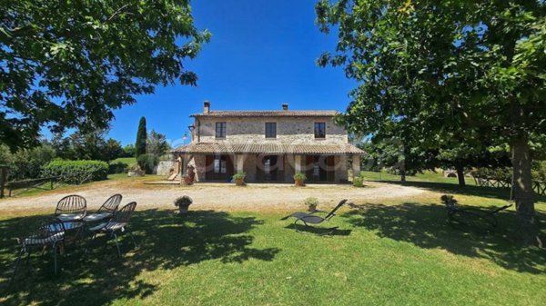 casa indipendente in vendita a Fabro