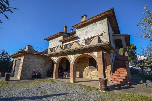 casa indipendente in vendita a Fabro