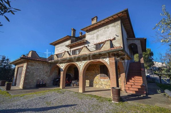 casa indipendente in vendita a Fabro