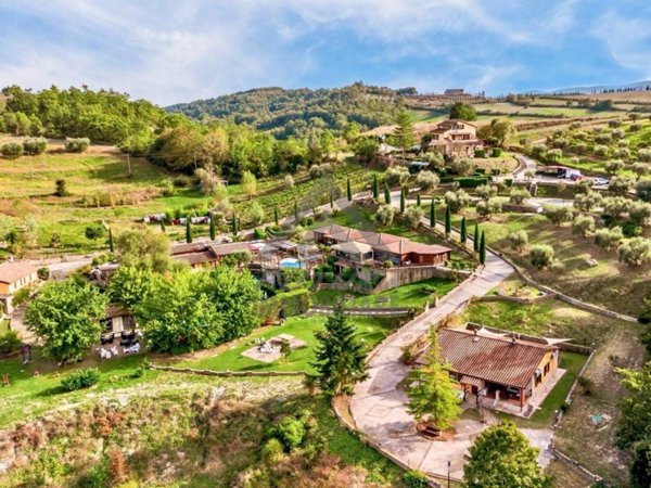 intera palazzina in vendita a Fabro