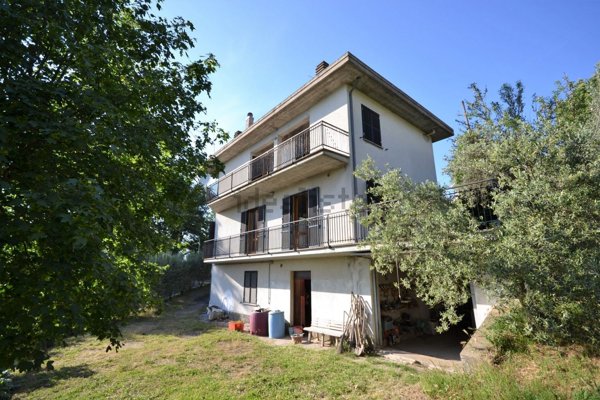 casa indipendente in vendita a Fabro