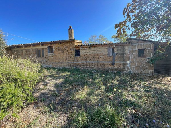 casa indipendente in vendita a Fabro