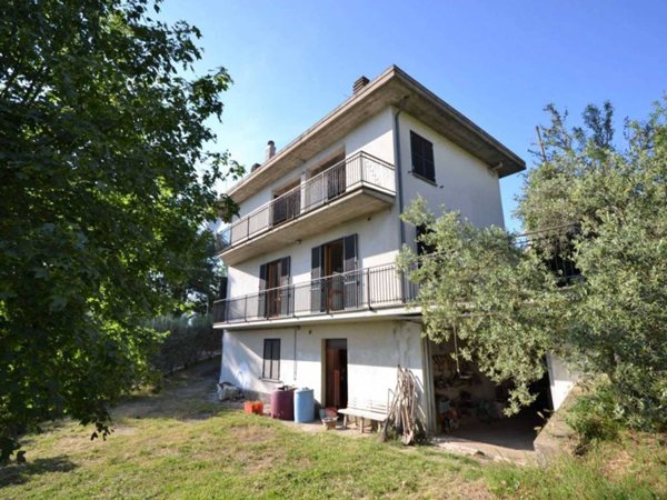 casa indipendente in vendita a Fabro