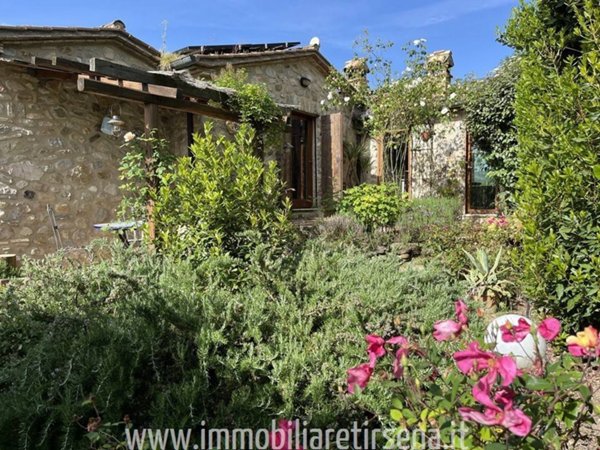casa indipendente in vendita a Fabro