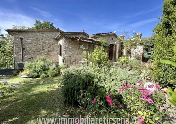 casa indipendente in vendita a Fabro