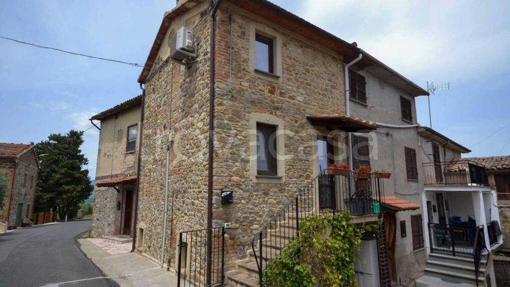 casa indipendente in vendita a Fabro
