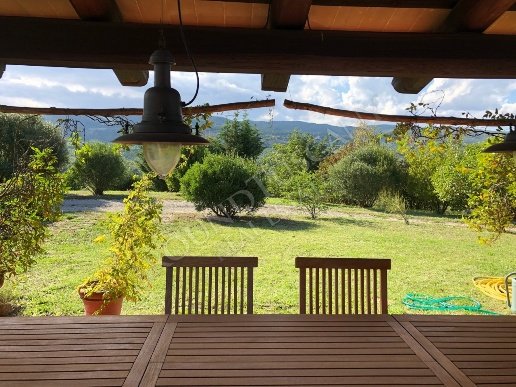 casa indipendente in vendita a Fabro