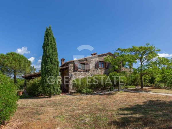 casa indipendente in vendita a Fabro