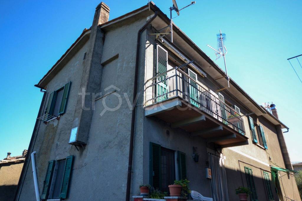 casa indipendente in vendita a Fabro