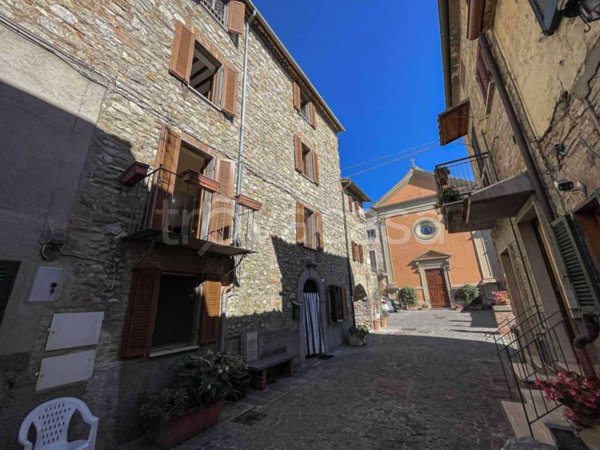 casa indipendente in vendita a Fabro in zona Fabro Scalo