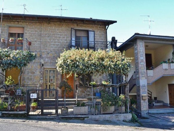 casa indipendente in vendita a Fabro