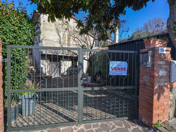 casa indipendente in vendita a Fabro in zona Fabro Scalo