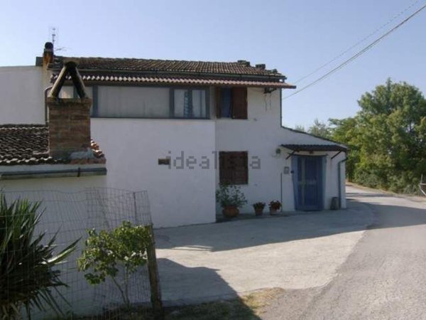 casa indipendente in vendita a Fabro