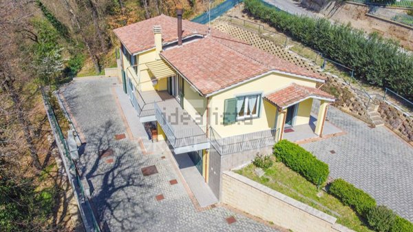 casa indipendente in vendita a Fabro