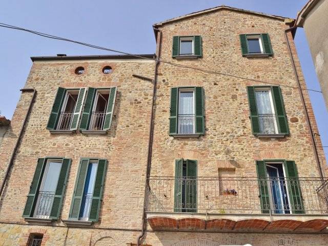 casa indipendente in vendita a Fabro