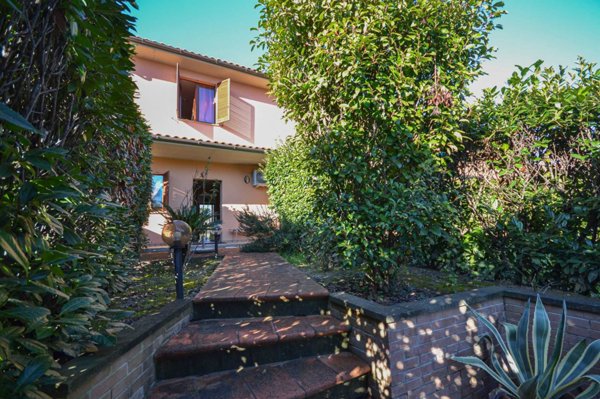 casa indipendente in vendita a Fabro