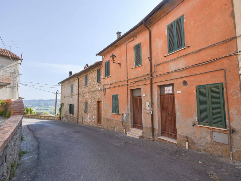 casa indipendente in vendita a Fabro