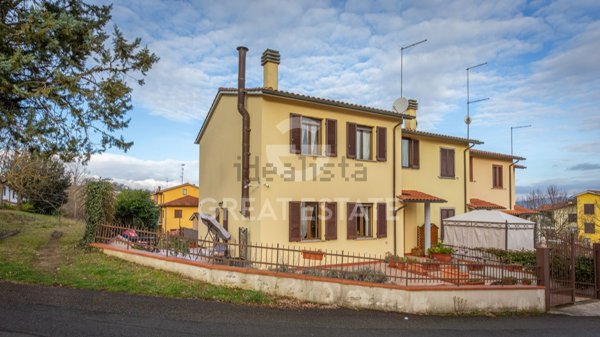 casa indipendente in vendita a Fabro