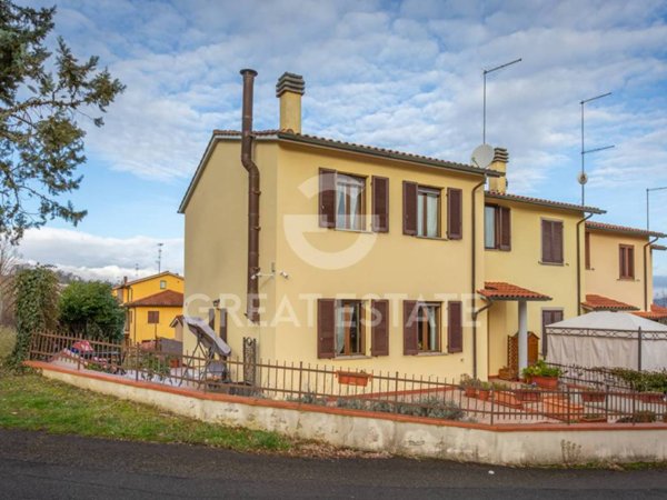 casa indipendente in vendita a Fabro