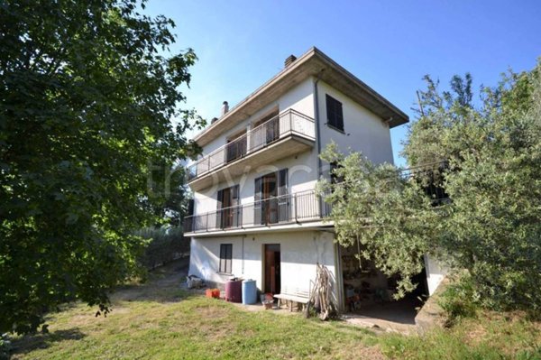 casa indipendente in vendita a Fabro