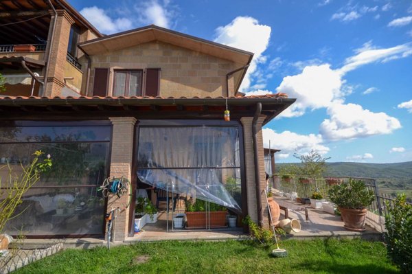 casa indipendente in vendita a Fabro