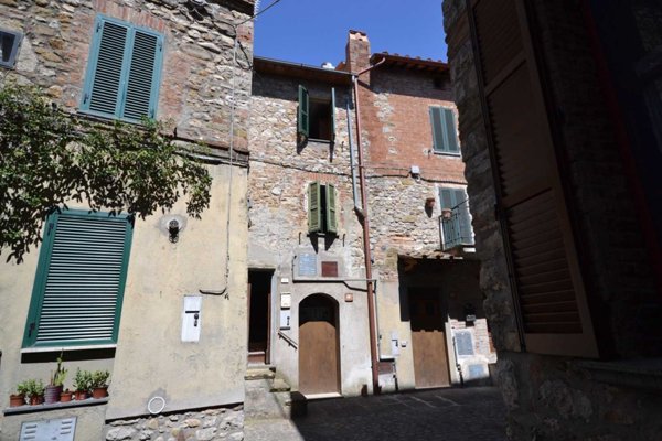 intera palazzina in vendita a Fabro in zona Carnaiola