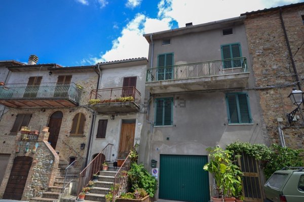 casa indipendente in vendita a Fabro