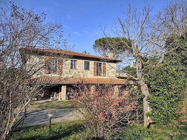 casa indipendente in vendita a Fabro