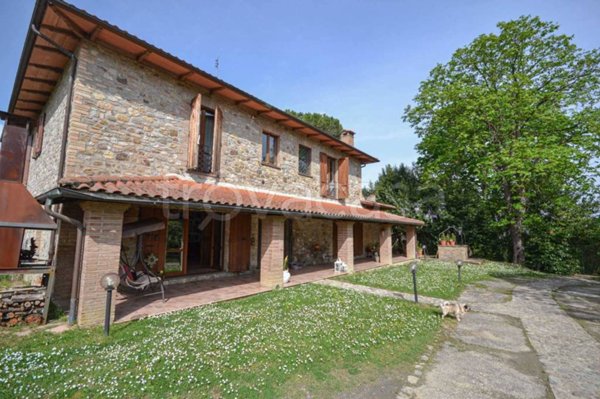 casa indipendente in vendita a Fabro