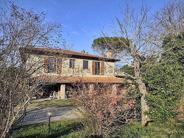 casale in vendita a Fabro