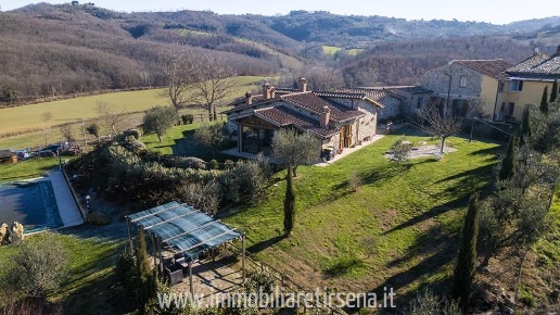 casa indipendente in vendita a Fabro